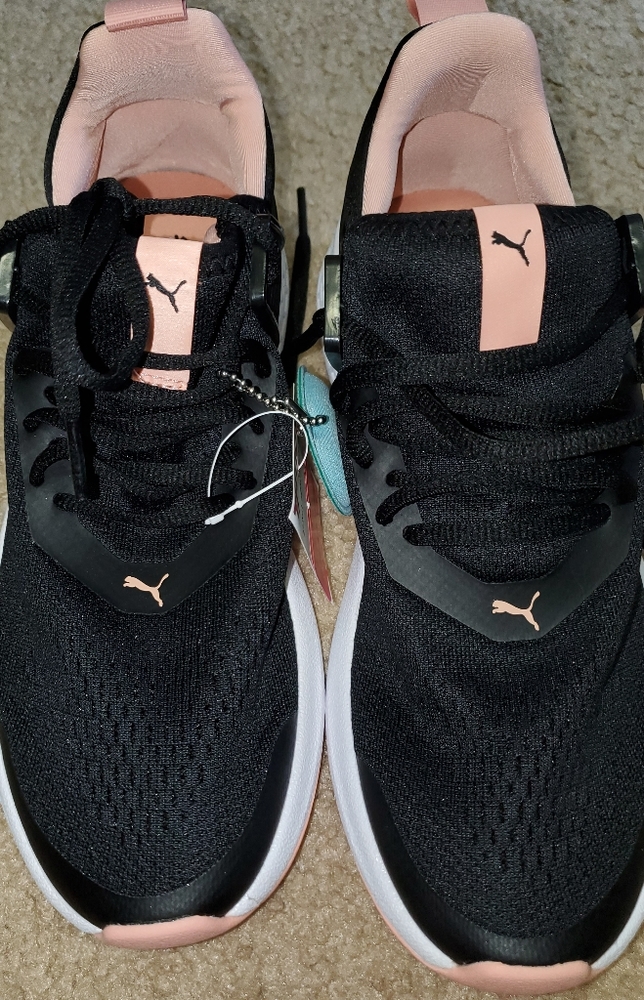 Puma  soft foam tennis shoes black  peachsize 7.5